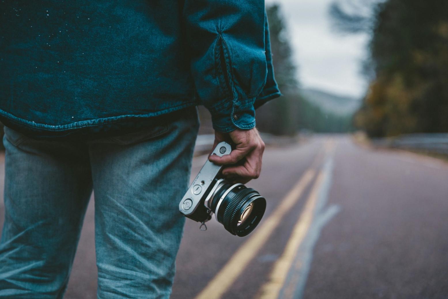 Ukázka produktové fotografie — kompozice na světlém pozadí